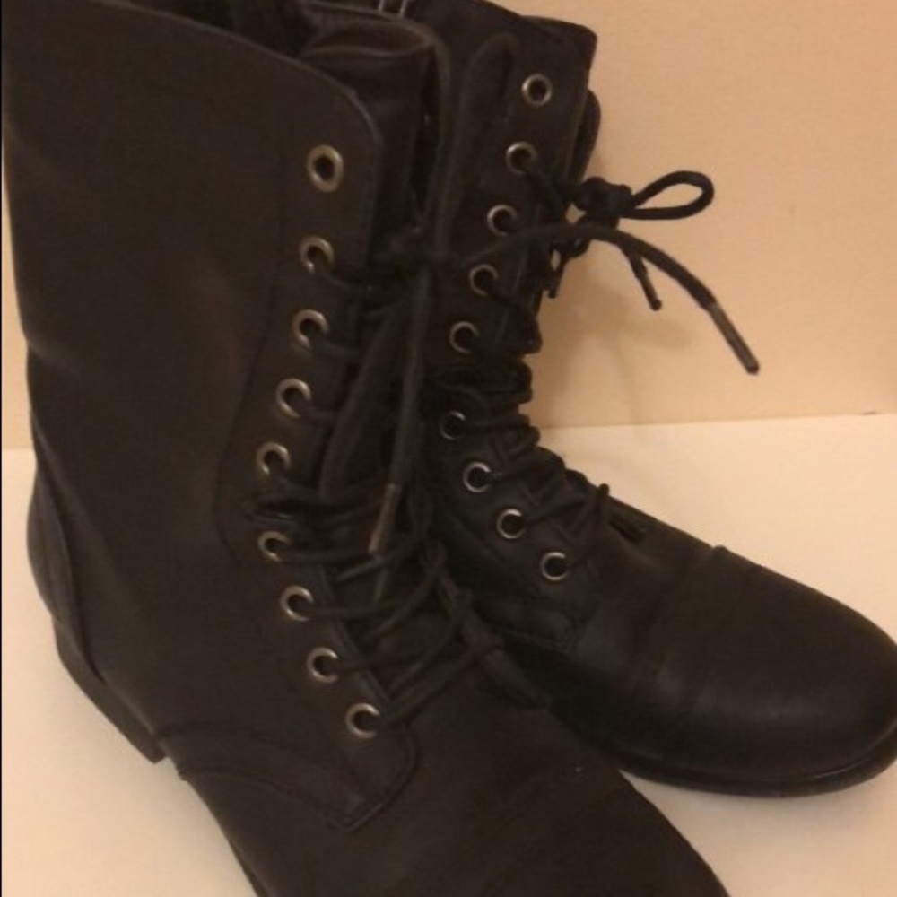 Black Steve Madden combat boots